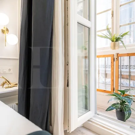 Historic Charm Steps From Landmarks By Rems Apartment Malaga
