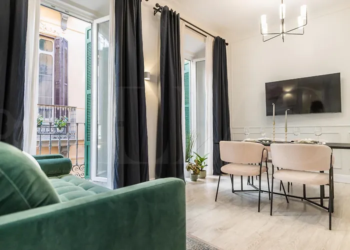 Apartmán Historic Charm Steps From Landmarks By Rems Màlaga
